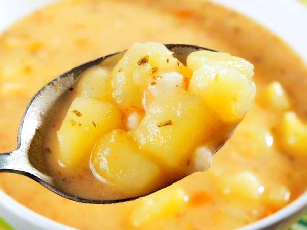 Een te zout gerecht redden zonder het weg te gooien: werkt de aardappeltip echt?