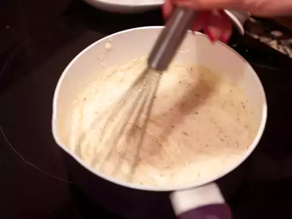 Te dunne bechamelsaus: hoe kun je dit verhelpen zonder klontjes te krijgen?