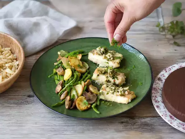 Dagmenu 16 oktober: Japanse koolsalade, koolvis uit de airfryer en appel-chocoladefudge