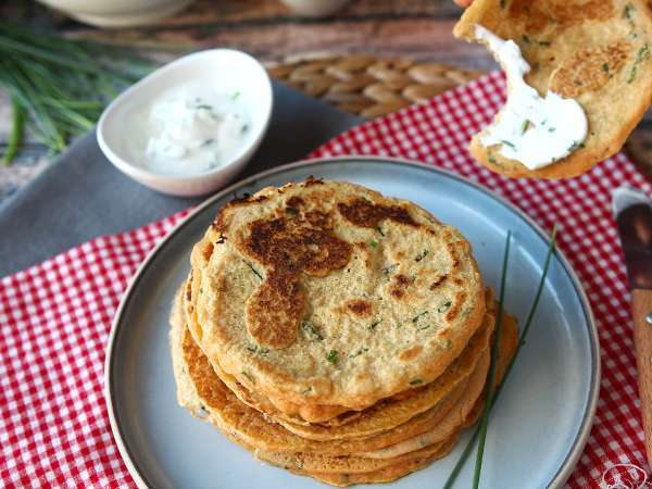 Luchtig, licht en eiwitrijk: deze hartige pannenkoeken bevatten een ingrediënt dat je zal verrassen