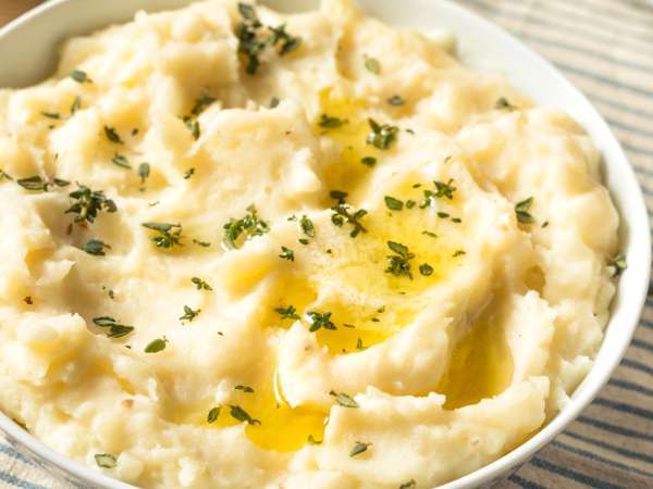 Te dunne zelfgemaakte aardappelpuree: soms gaat het al mis vóór de melk erbij gaat...