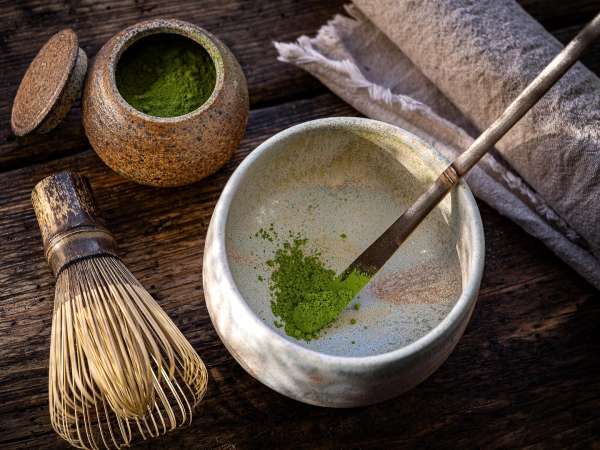 Is je matcha latte te bitter of zit hij vol klontjes? Zo maak je hem elke keer glad en romig
