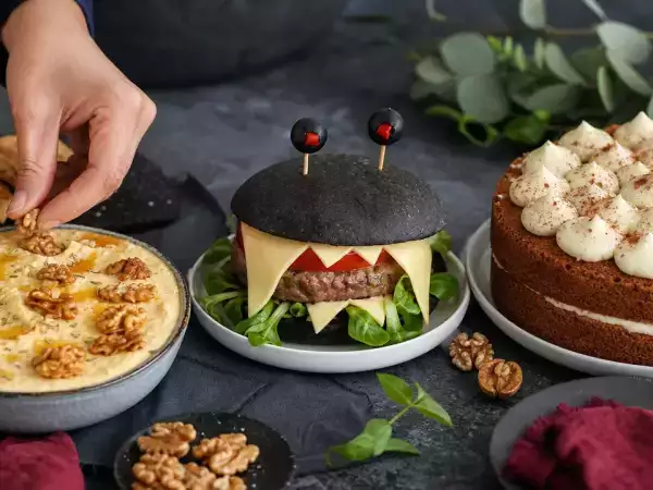 Dagmenu 26 oktober: pompoen-fetaspread, monsterburger en worteltaart