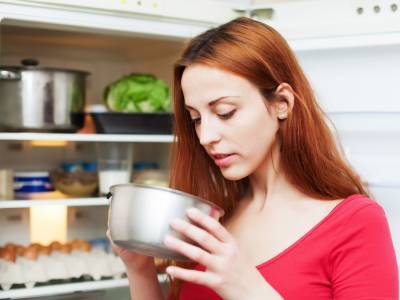 Eten uit de koelkast laten staan is een van de grootste fouten in de keuken. Ontdek waarom!