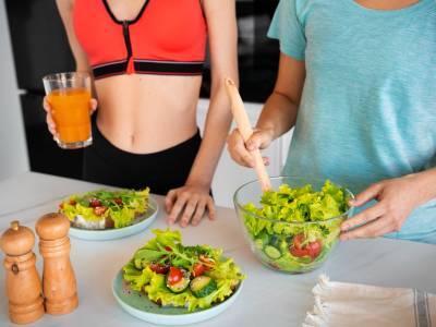 Is het beter om voor of na een sportsessie te eten en te drinken?