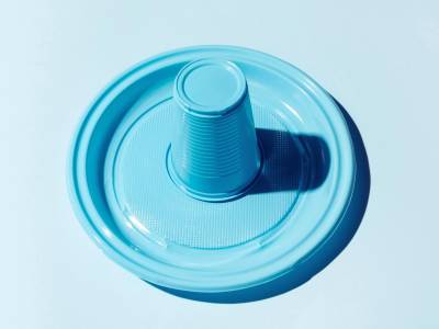 Pas op voor plastic! Servies en glazen: een onzichtbare bedreiging voor je gezondheid.