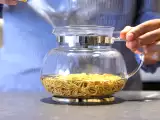 Artikelen: Deze truc om pasta te maken in de waterkoker werkt echt (en wil je zeker proberen)