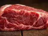 Artikelen: Achter de zeldzame steaks en virale beloften: wat de wetenschap ECHT te zeggen heeft over het vleesetende dieet