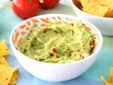 Artikelen: De beste manier om guacamole te bewaren zodat het de volgende dag niet bruin wordt.
