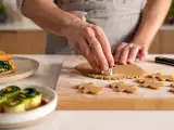 Artikelen: Dagmenu, 5 mei: een smaakvolle combinatie van courgette, heek en feestelijke koekjes