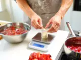 Artikelen: Agar-agar of gelatine: hoe converteer je zonder je desserts te verknoeien?