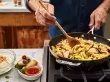 Artikelen: Dagmenu, 31 mei: een smaakvolle reis met loempia's, pasta en rijst