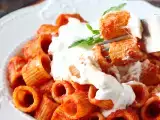 Artikelen: Niet de saus: de finishing touch die van een eenvoudige tomatenpasta een gedenkwaardig gerecht maakt