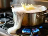 Artikelen: Waarom loopt het kookwater van de pasta altijd over en weet bijna niemand waarom