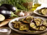 Artikelen: Nemen je aubergines te veel olie op? Met deze tips worden ze heerlijk zacht zonder dat ze doordrenkt raken met vet