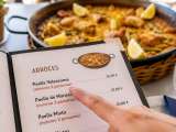 Artikelen: Waarom serveren veel restaurants paella alleen voor twee personen? De waarheid achter de regel ‘minimaal twee personen’