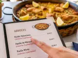 Artikelen: Waarom serveren veel restaurants paella alleen voor twee personen? De waarheid achter de regel ‘minimaal twee personen’