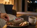 Artikelen: Avondknabbelen: goede gewoontes om jezelf te verwennen zonder je nachtrust te verstoren