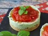 Artikelen: Kleine hartige cheesecakes in porties voor één persoon: vers, romig en gemakkelijk te serveren bij elke gelegenheid