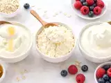 Artikelen: Hoe verschillen Skyr, magere kwark en Griekse yoghurt in eiwit, vet en calorieën? Eenvoudig overzicht