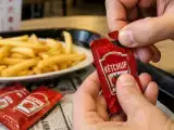 Artikelen: Zullen de ketchupzakjes verdwijnen?
