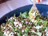 Artikelen: Linzen, cottage cheese, citroen: de salade die in 10 minuten klaar is en je lunch echt een andere draai geeft