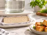Artikelen: Tofu persen zonder pers: eenvoudige methoden voor thuis om hem knapperig en smaakvol te maken