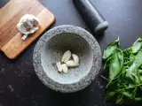 Artikelen: Vijzel of blender? De traditionele methode die de smaak van recepten echt verandert