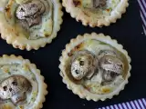 Artikelen: Deze kleine champignontaartjes zijn perfect voor de Halloweenborrel