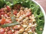 Salade met kikkererwten en daslook