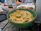 Hummus, gezonde dipsaus voor bij de groenten