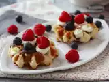 Recept Wafels met fruit, chocolade en slagroom