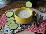 Recept Griekse yoghurt, komkommer en uiensaus