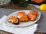 Recept Verse geitenkaas en gerookte zalm op toast