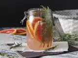 Recept Water met grapefruit- en rozemarijnsmaak: detoxdrank zonder toegevoegde suiker