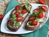 Recept Broodjes verse kaas, pesto en cherrytomaatjes
