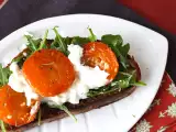 Recept Geroosterde abrikozen, rucola en burrata op toast