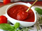 Recept Een rauwe tomatensaus met een volle smaak, ideaal als topping op een pizza of een pinsa.