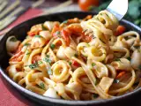 Recept Pasta met bevroren inktvis en kerstomaatjes: eenvoudig en lekker recept