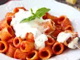 Recept Pasta met stracciatella en romige tomaat: het voorgerecht klaar in 10 minuten