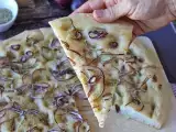 Recept Rustieke focaccia met ui en rozemarijn