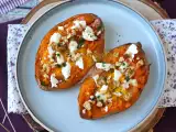 Recept Geroosterde zoete aardappel met ei, feta, honing en walnoten