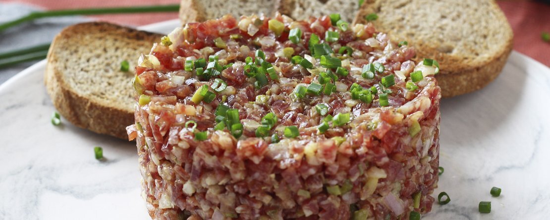 Tartar de fuet: een express versie van de klassieke steak tartaar