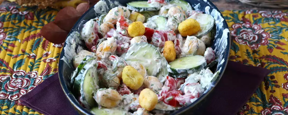 Krokante gnocchi salade, ultra trendy, smakelijk en evenwichtig, perfect voor de zomer!