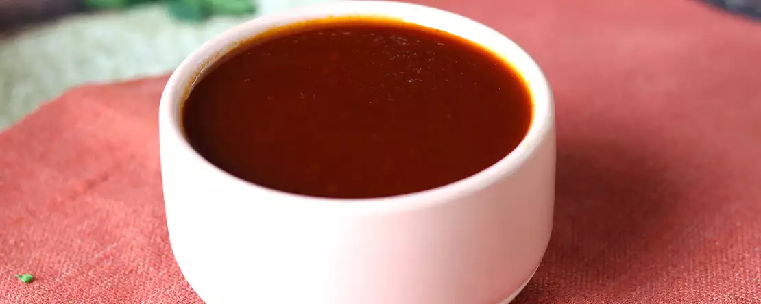 Zelfgemaakte zoetzure barbecuesaus: makkelijk recept, klaar in een handomdraai