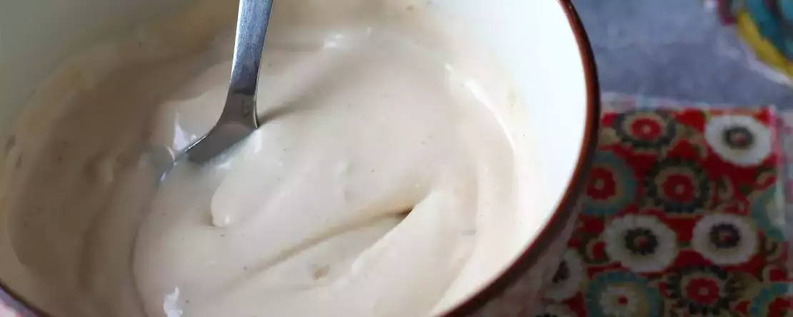 Romige, smakelijke saus voor krokante kip