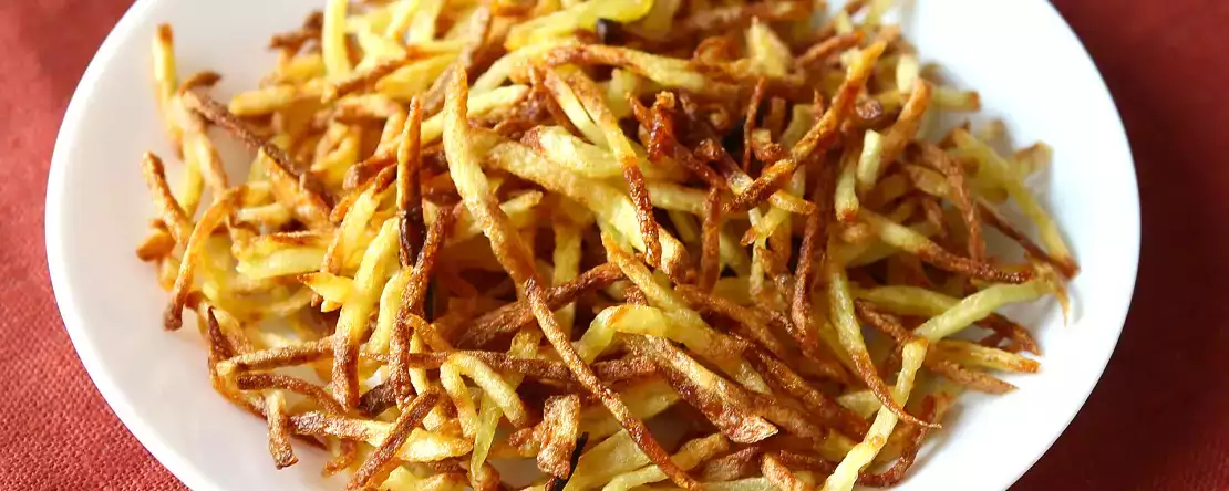 Air fryer aardappelchips zo knapperig dat je niet gelooft dat ze zelfgemaakt zijn