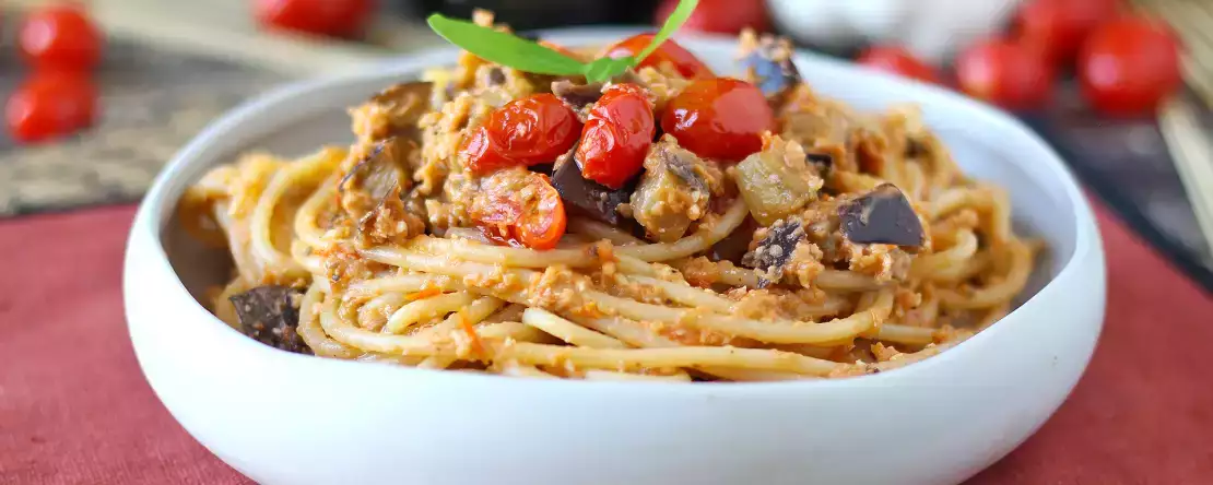 Pasta met auberginecrème en kerstomaatjes: eenvoudig en lekker recept