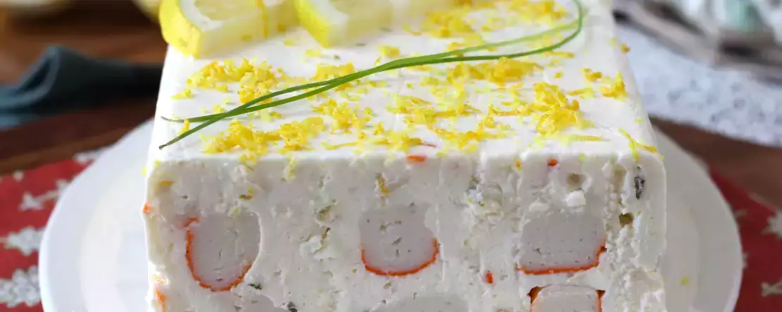 Surimi-terrine zonder koken: een eenvoudig koud voorgerecht, perfect voor de zomer