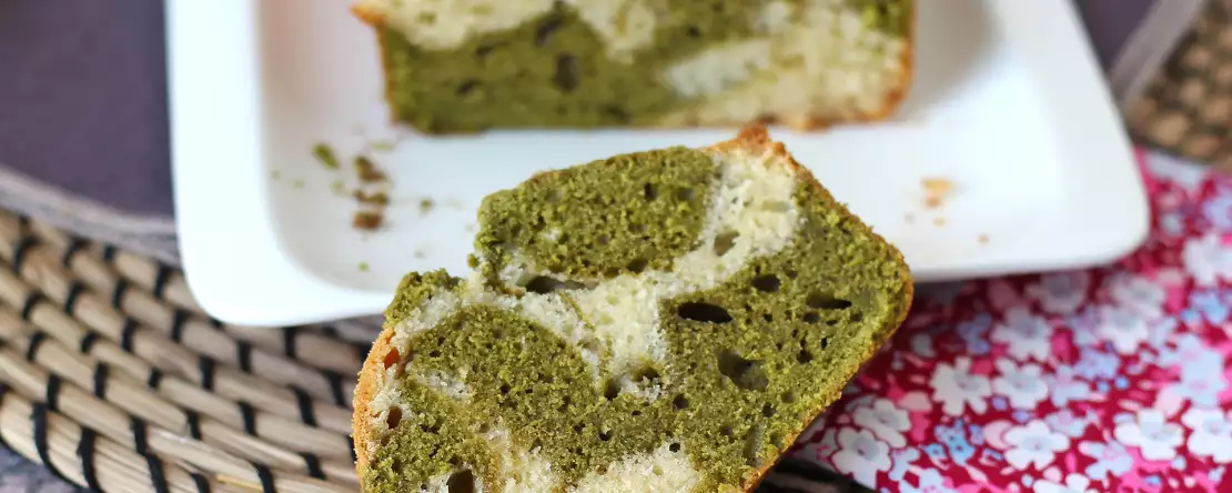 Gemarmerde cake met matcha-thee
